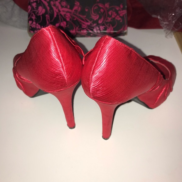 Red heels - Picture 3 of 8